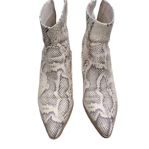 Forever 21 Booties 7.5 Ivory Ankle Faux Snakeskin Pointed Toe Adult Womens - Picture 1 of 10